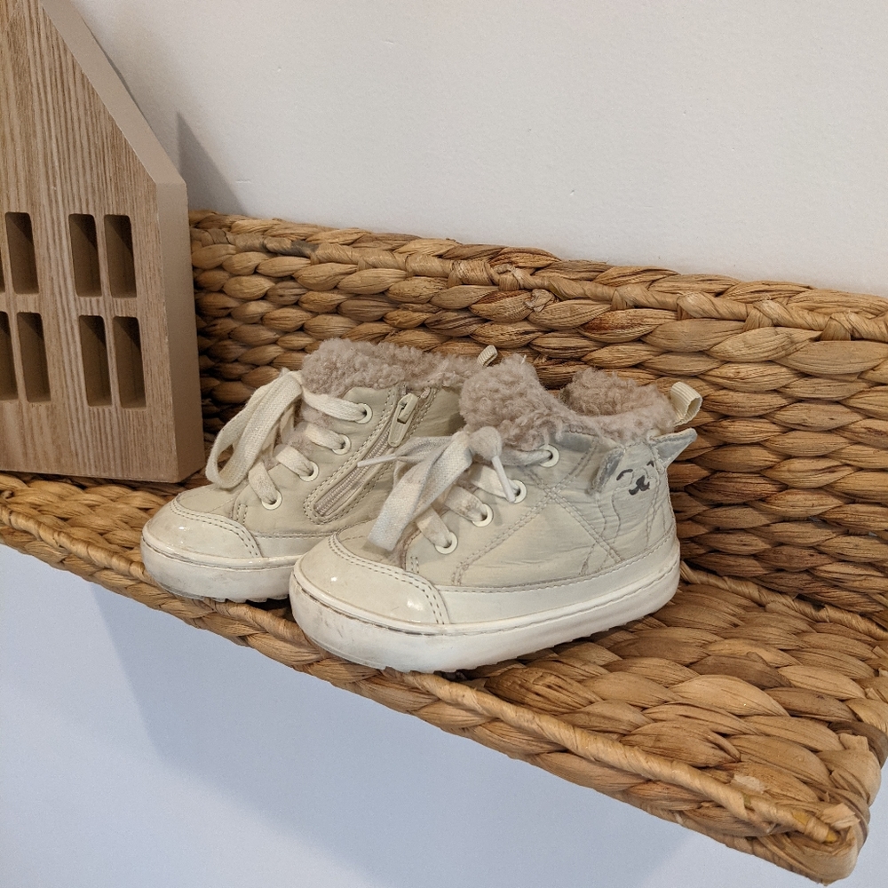 Zara baby boots, soft fur inside